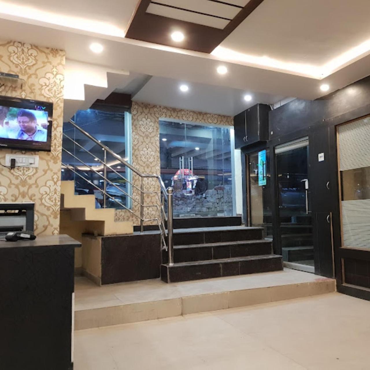New Kumar Hotel & Banquet Lucknow Dış mekan fotoğraf