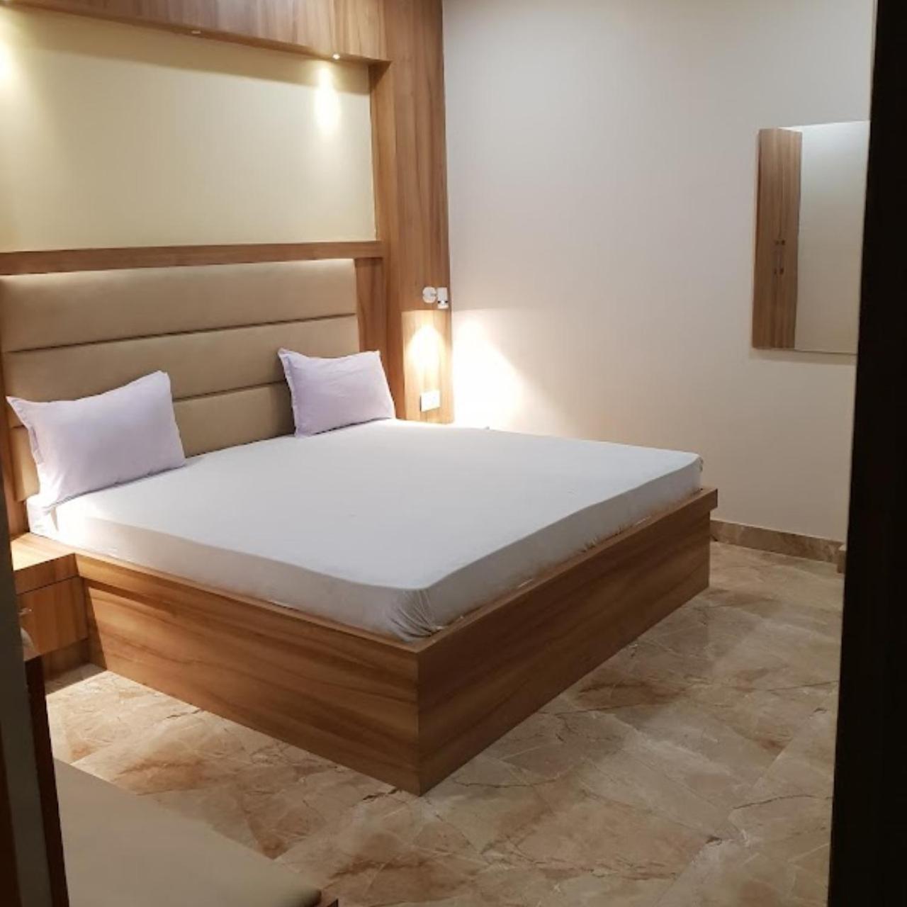 New Kumar Hotel & Banquet Lucknow Dış mekan fotoğraf