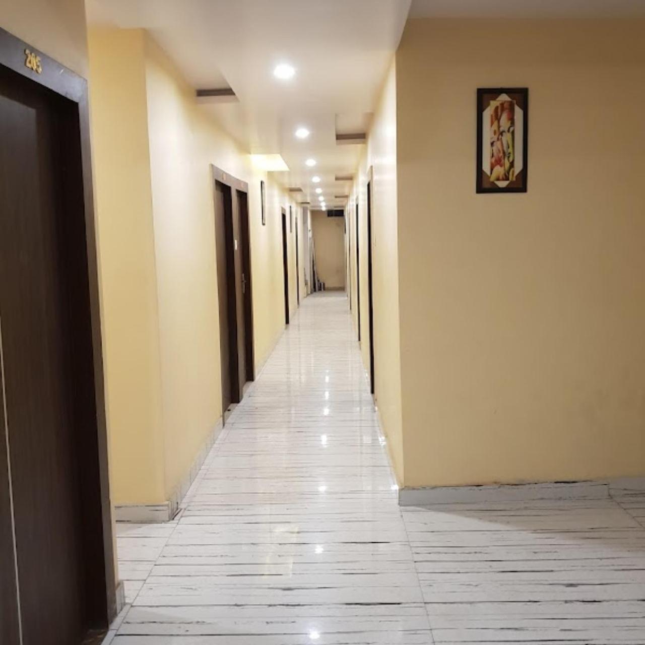 New Kumar Hotel & Banquet Lucknow Dış mekan fotoğraf