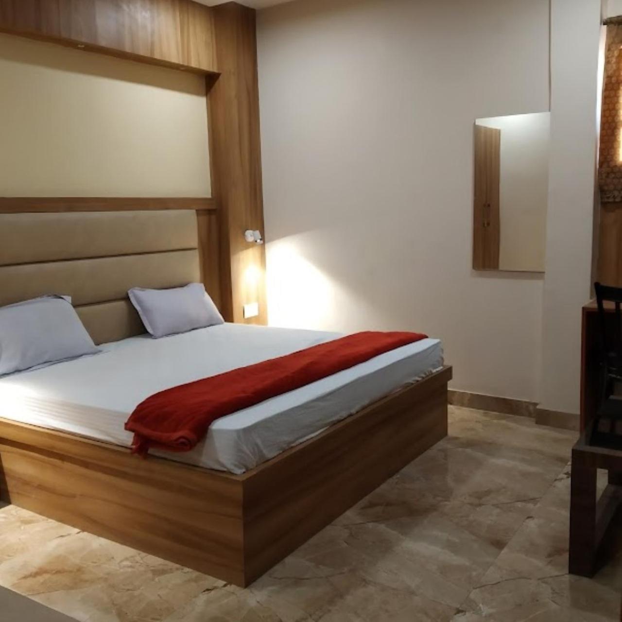 New Kumar Hotel & Banquet Lucknow Dış mekan fotoğraf