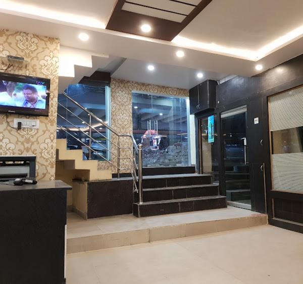 New Kumar Hotel & Banquet Lucknow Dış mekan fotoğraf